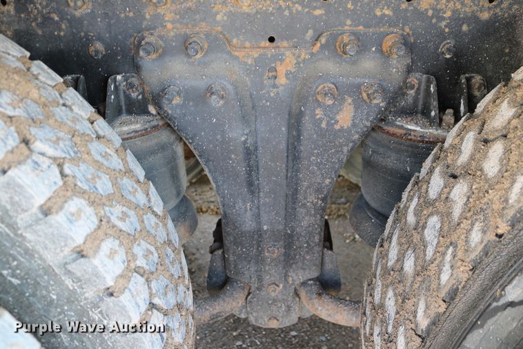 image for item DD6142 1995 Kenworth T800  box truck with mixing system