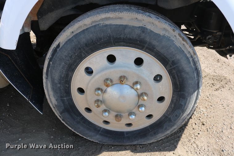 image for item DD6142 1995 Kenworth T800  box truck with mixing system