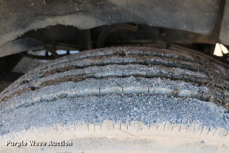 image for item DD6142 1995 Kenworth T800  box truck with mixing system