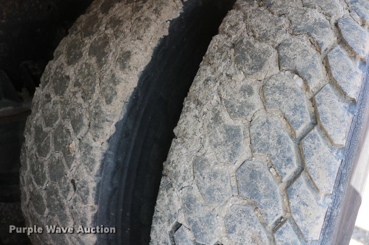 image for item DD6142 1995 Kenworth T800  box truck with mixing system