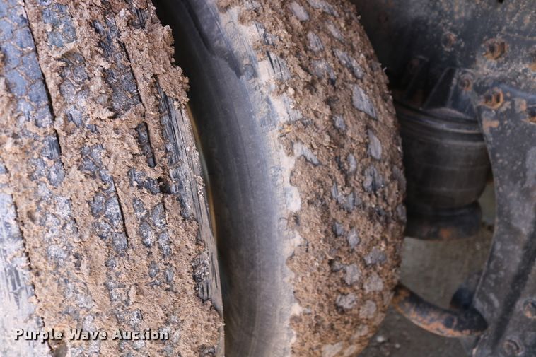 image for item DD6142 1995 Kenworth T800  box truck with mixing system