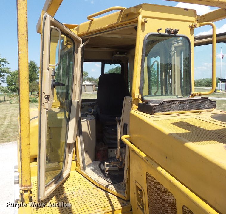 image for item DF0875 1987 Caterpillar D7H  dozer