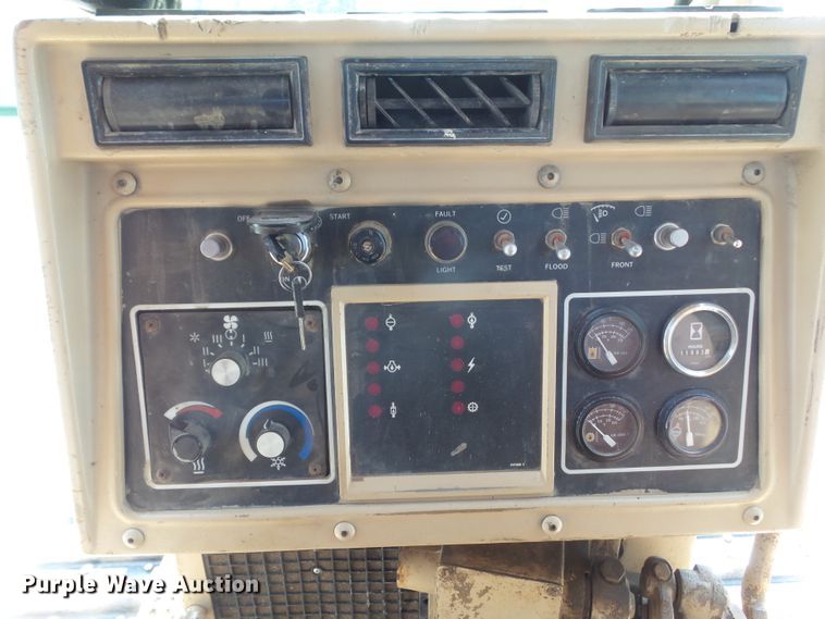 image for item DF0875 1987 Caterpillar D7H  dozer