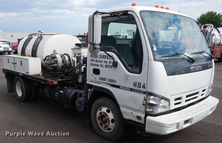 image for item DF5302 2006 Isuzu  sewer jetter truck