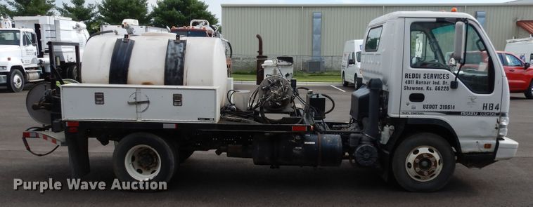 image for item DF5302 2006 Isuzu  sewer jetter truck