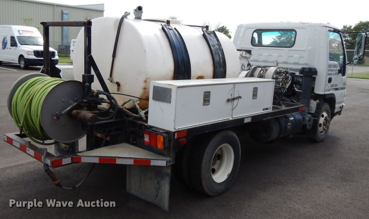 image for item DF5302 2006 Isuzu  sewer jetter truck