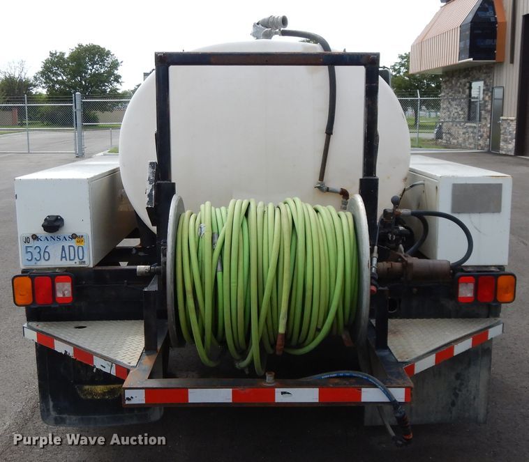 image for item DF5302 2006 Isuzu  sewer jetter truck