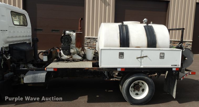 image for item DF5302 2006 Isuzu  sewer jetter truck