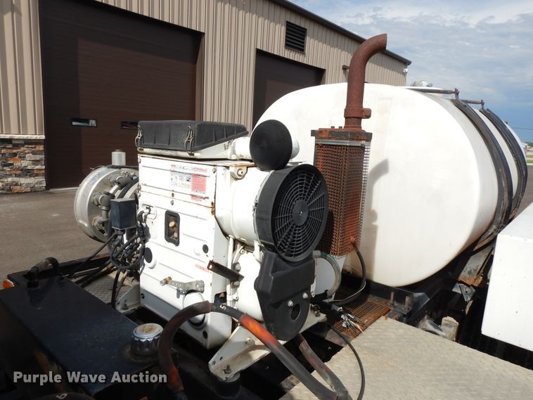 image for item DF5302 2006 Isuzu  sewer jetter truck