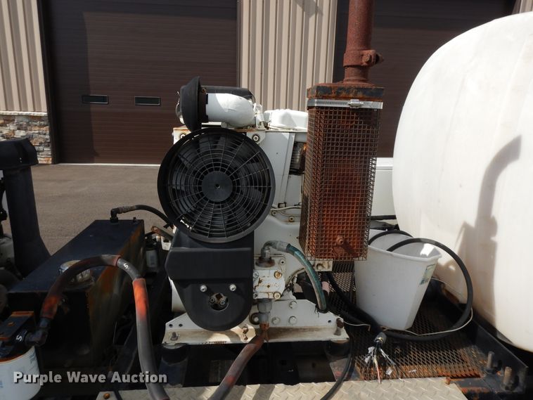 image for item DF5302 2006 Isuzu  sewer jetter truck