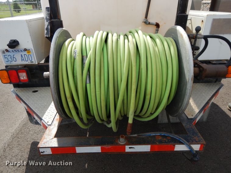 image for item DF5302 2006 Isuzu  sewer jetter truck