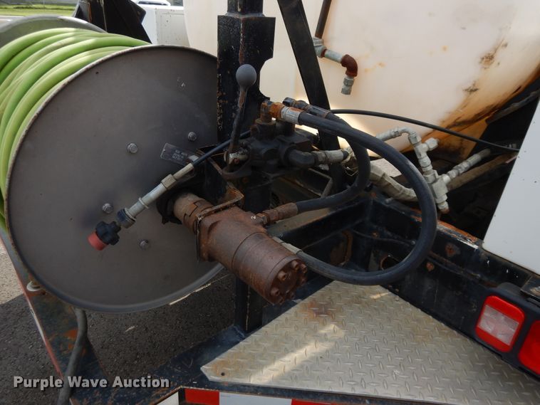 image for item DF5302 2006 Isuzu  sewer jetter truck