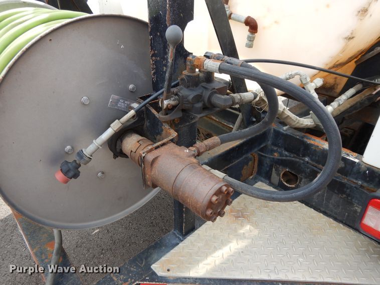 image for item DF5302 2006 Isuzu  sewer jetter truck