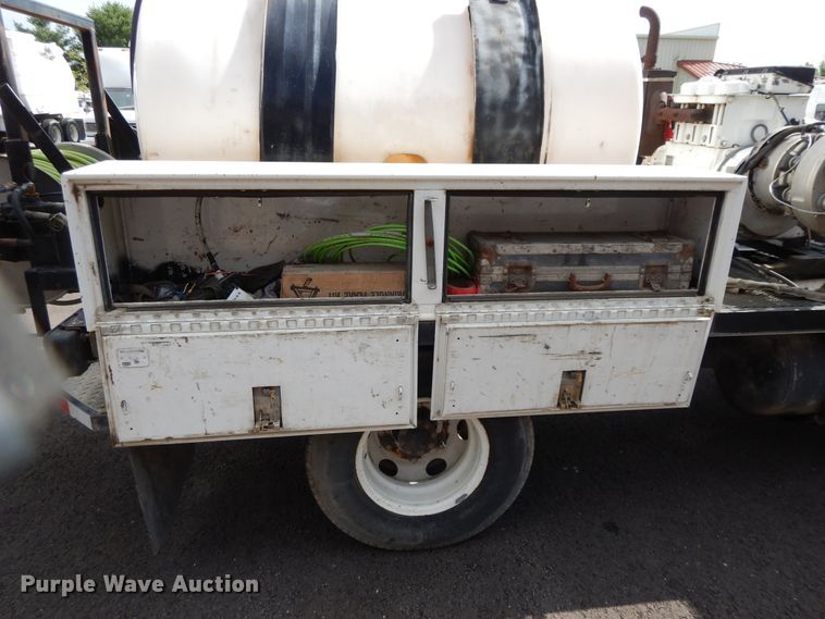 image for item DF5302 2006 Isuzu  sewer jetter truck