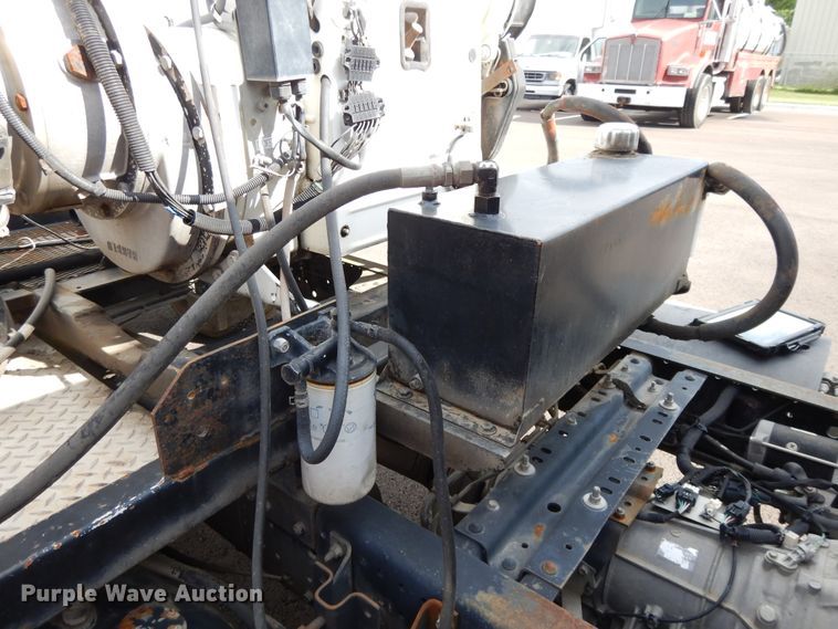 image for item DF5302 2006 Isuzu  sewer jetter truck