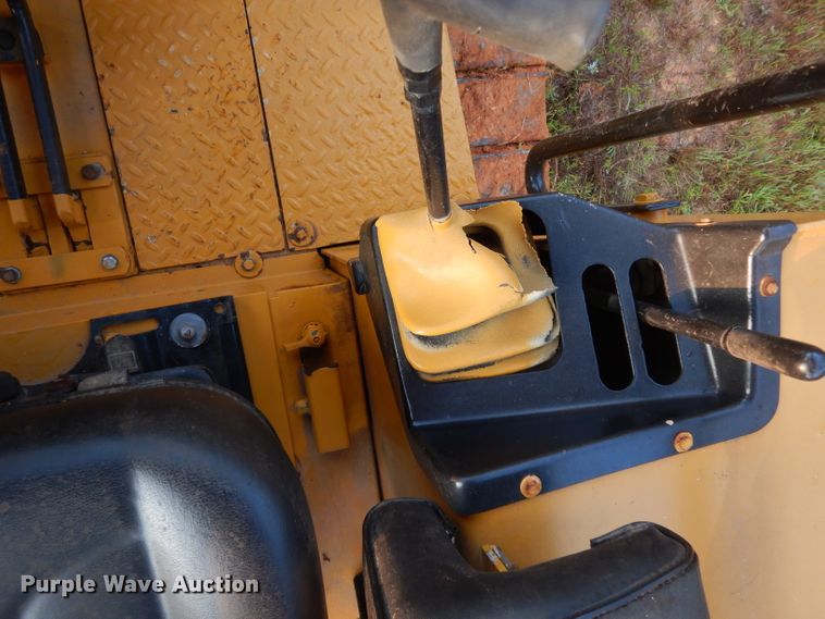 image for item DG6915 1997 John Deere 450G LT  dozer