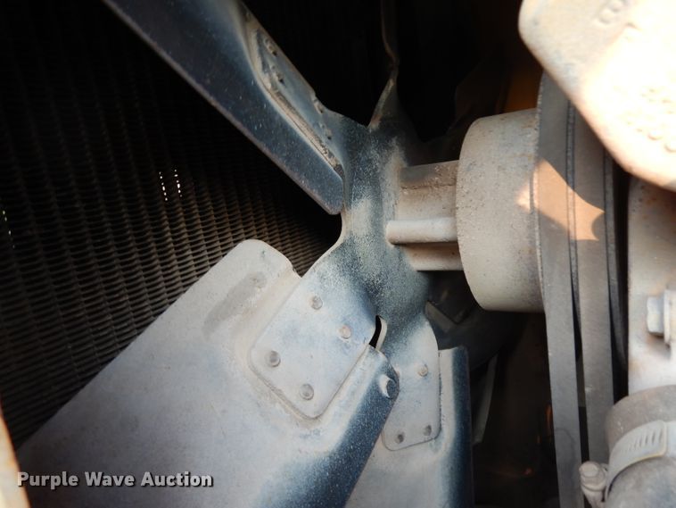 image for item DG6915 1997 John Deere 450G LT  dozer