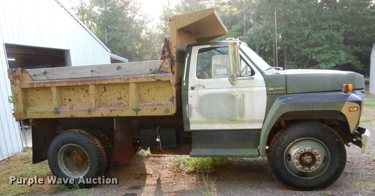 image for item DG6921 1993 Ford F700  dump truck