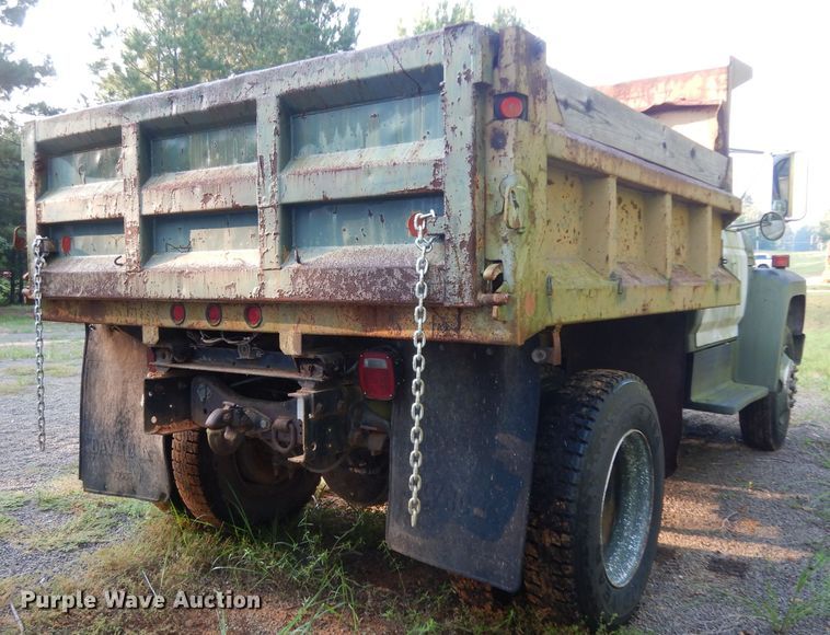 image for item DG6921 1993 Ford F700  dump truck