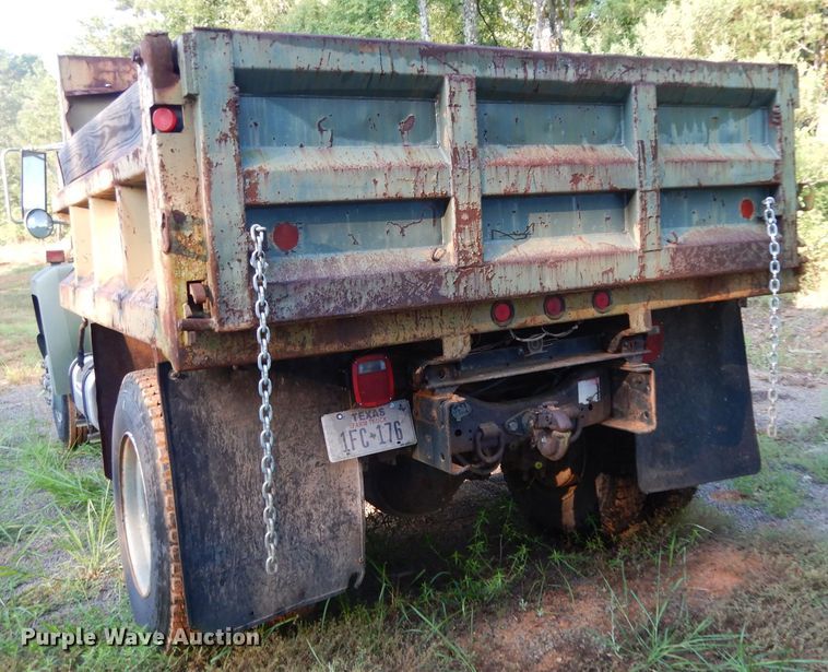 image for item DG6921 1993 Ford F700  dump truck