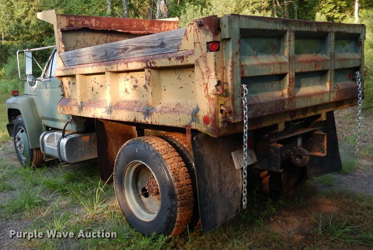 image for item DG6921 1993 Ford F700  dump truck
