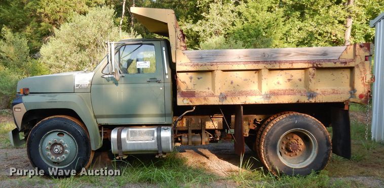 image for item DG6921 1993 Ford F700  dump truck