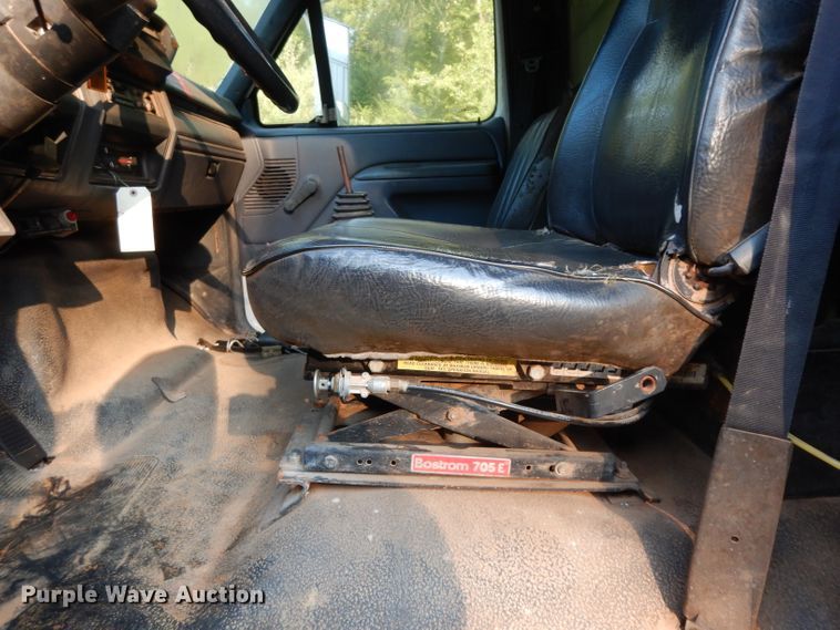 image for item DG6921 1993 Ford F700  dump truck