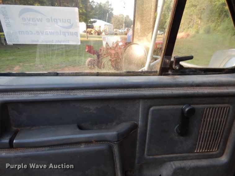 image for item DG6921 1993 Ford F700  dump truck