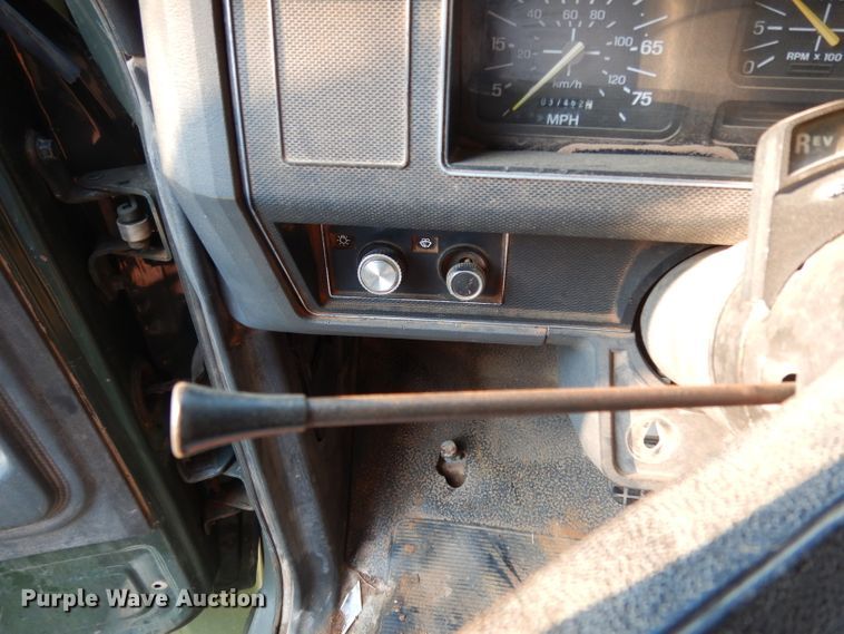 image for item DG6921 1993 Ford F700  dump truck