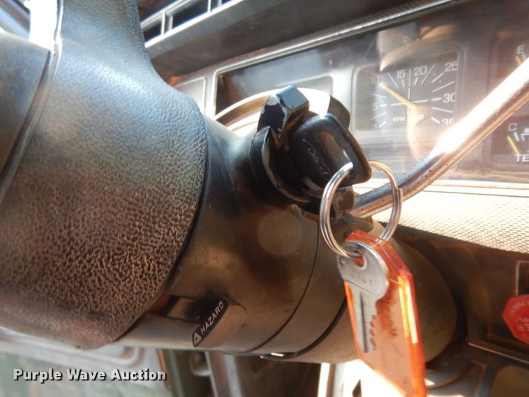 image for item DG6921 1993 Ford F700  dump truck