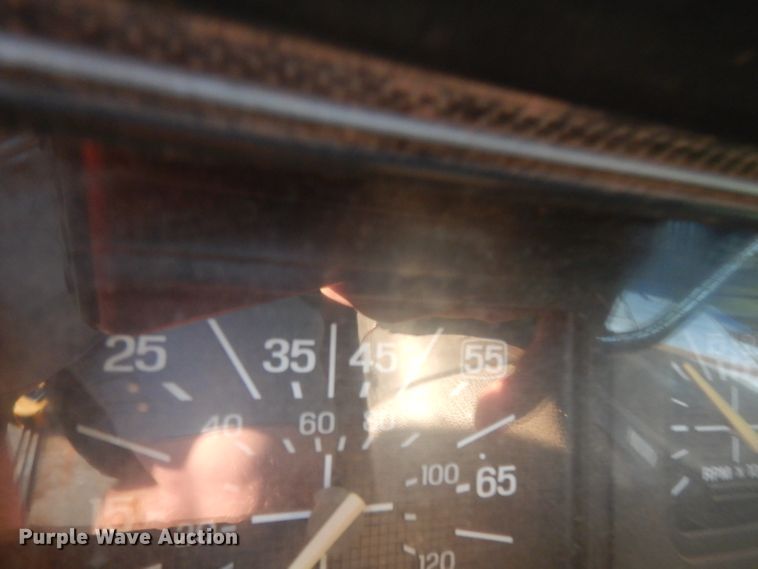 image for item DG6921 1993 Ford F700  dump truck