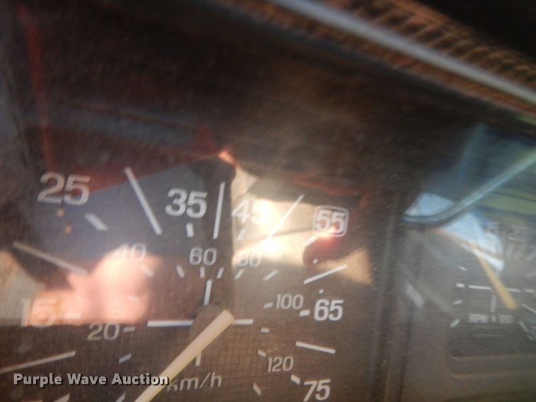 image for item DG6921 1993 Ford F700  dump truck