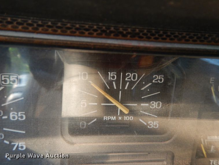 image for item DG6921 1993 Ford F700  dump truck