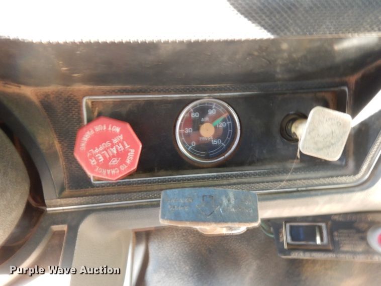 image for item DG6921 1993 Ford F700  dump truck