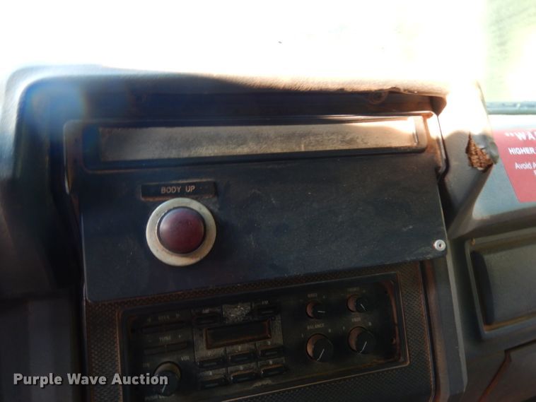 image for item DG6921 1993 Ford F700  dump truck