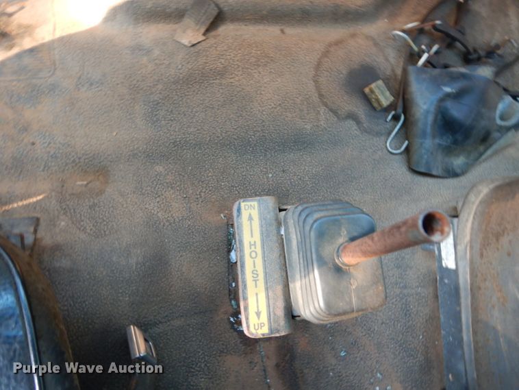 image for item DG6921 1993 Ford F700  dump truck