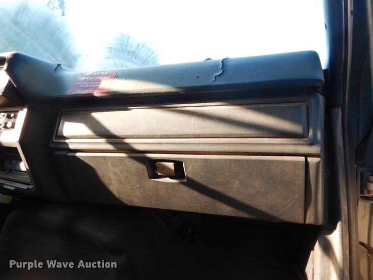 image for item DG6921 1993 Ford F700  dump truck