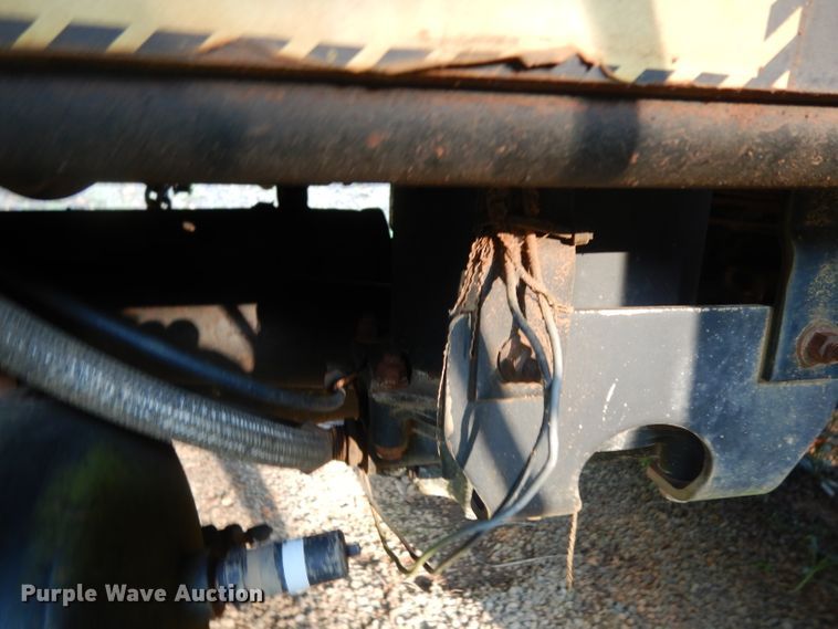 image for item DG6921 1993 Ford F700  dump truck