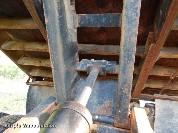 image for item DG6921 1993 Ford F700  dump truck