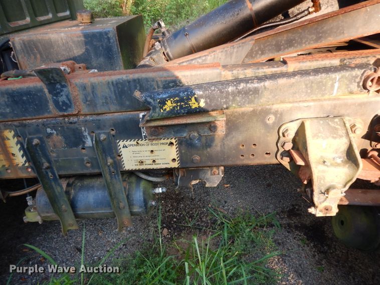image for item DG6921 1993 Ford F700  dump truck