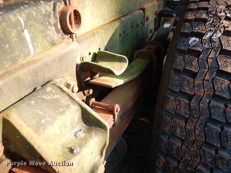 image for item DG6921 1993 Ford F700  dump truck