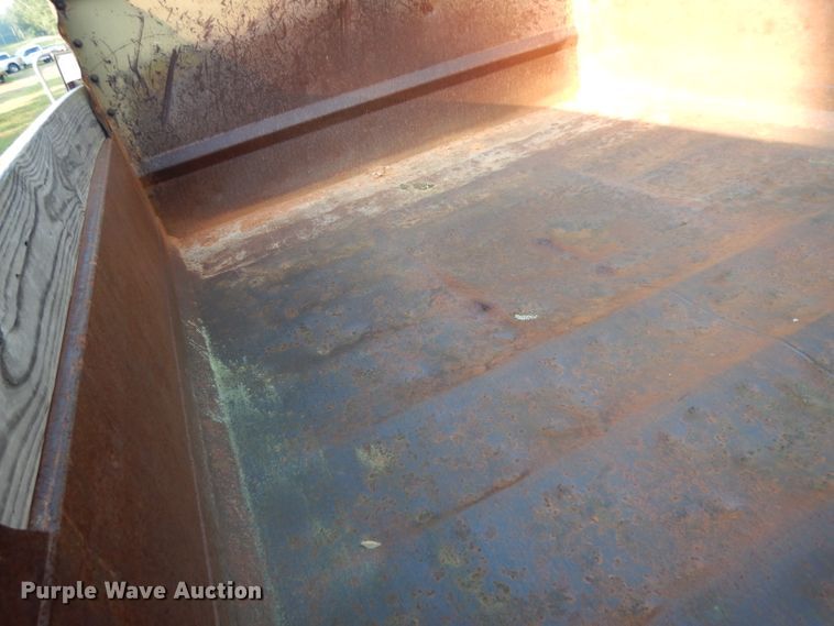 image for item DG6921 1993 Ford F700  dump truck