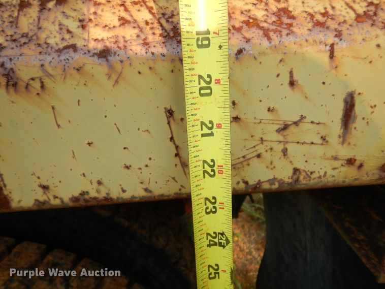 image for item DG6921 1993 Ford F700  dump truck