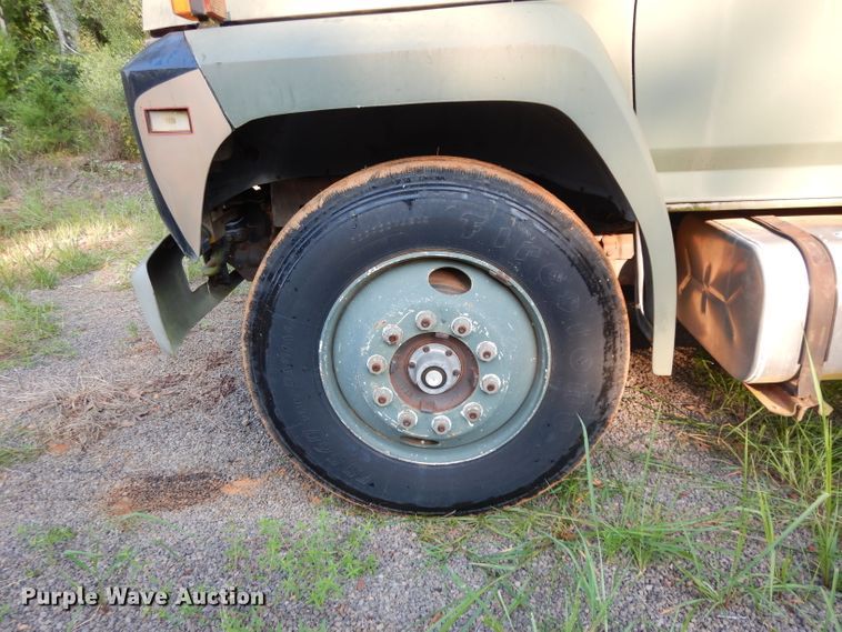 image for item DG6921 1993 Ford F700  dump truck