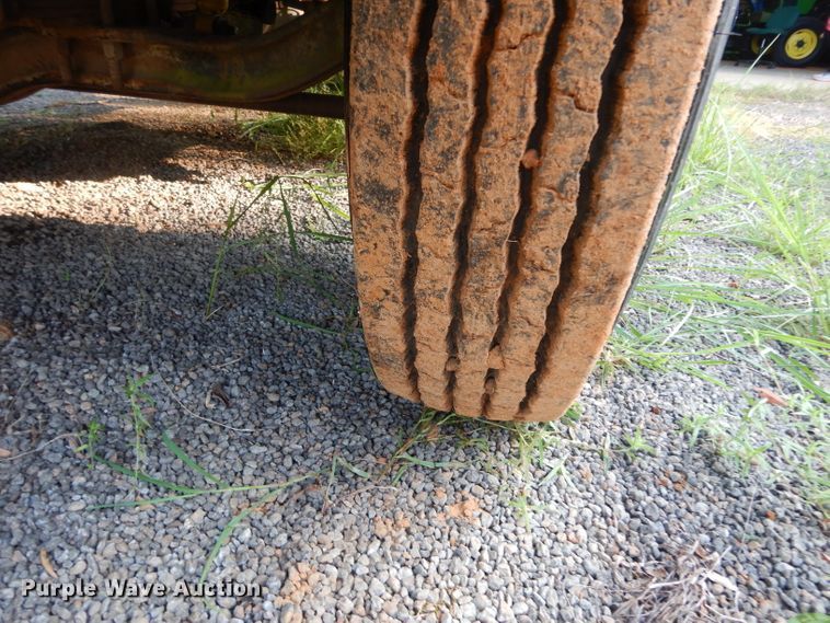 image for item DG6921 1993 Ford F700  dump truck