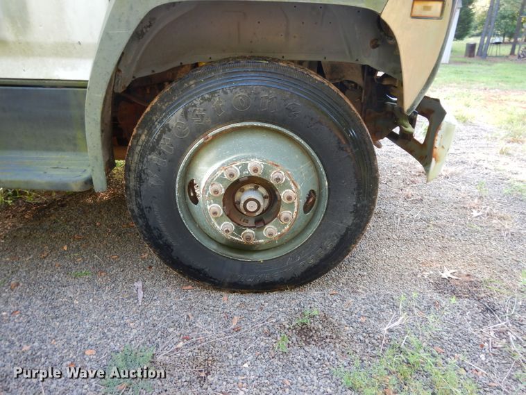 image for item DG6921 1993 Ford F700  dump truck