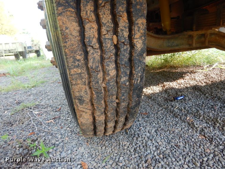 image for item DG6921 1993 Ford F700  dump truck