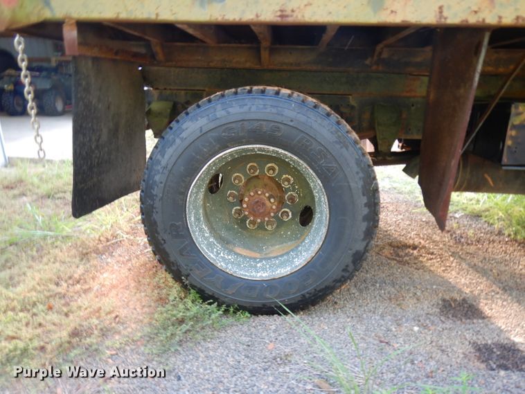 image for item DG6921 1993 Ford F700  dump truck