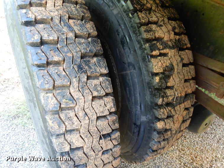 image for item DG6921 1993 Ford F700  dump truck