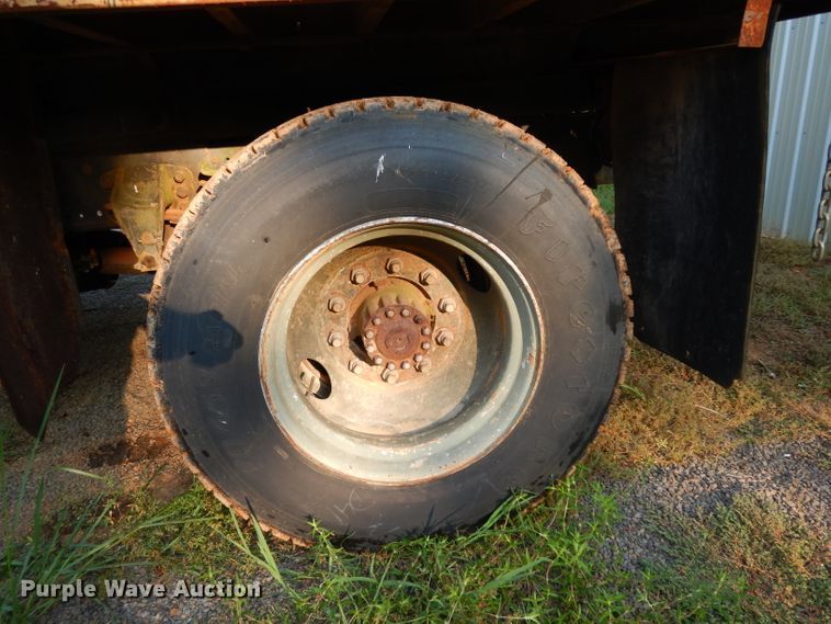 image for item DG6921 1993 Ford F700  dump truck